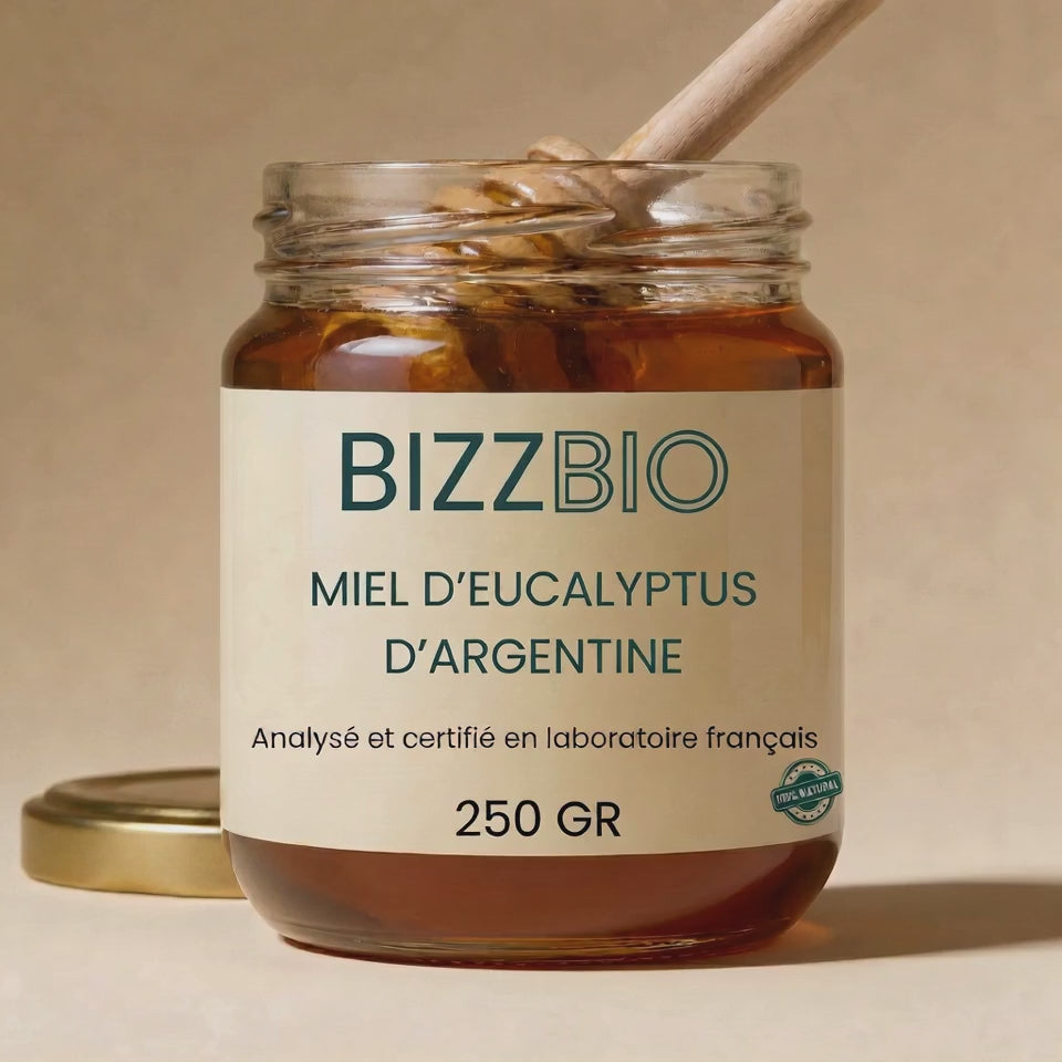 Miel d'Eucalyptus d'Argentine BIZZBIO – texture, cuillère qui soulève le miel